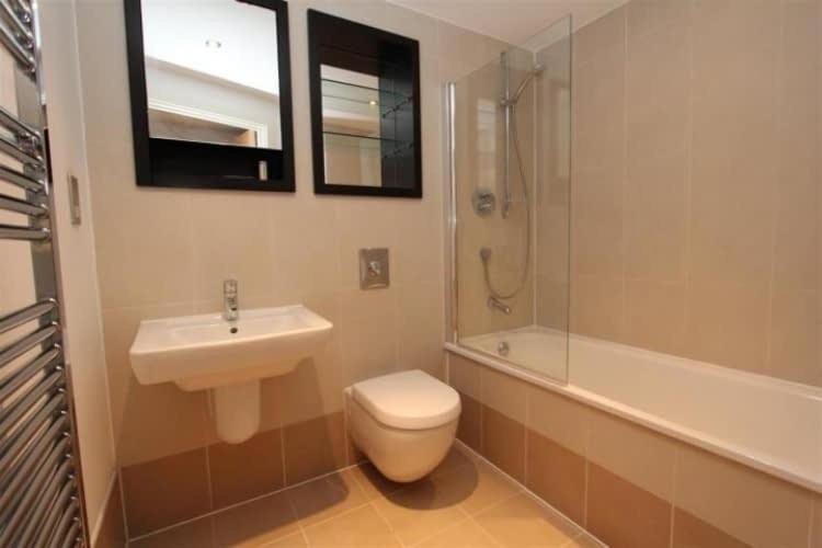 Appartamento Deluxe Leeds City Centre Apt With Free Parking No Balcony Esterno foto